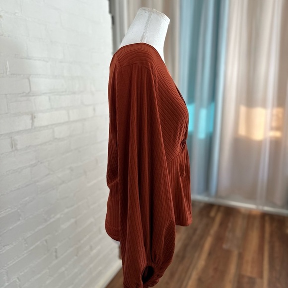 BuckleBlack Burnt Orange Balloon Sleeve Ribbed Knit Blouse - Picture 5 of 7